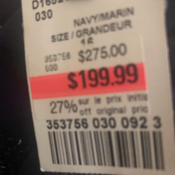 Beautiful maxi gown for a wedding   size 14 missing a few Pearls in thé back - Picture 5 of 8